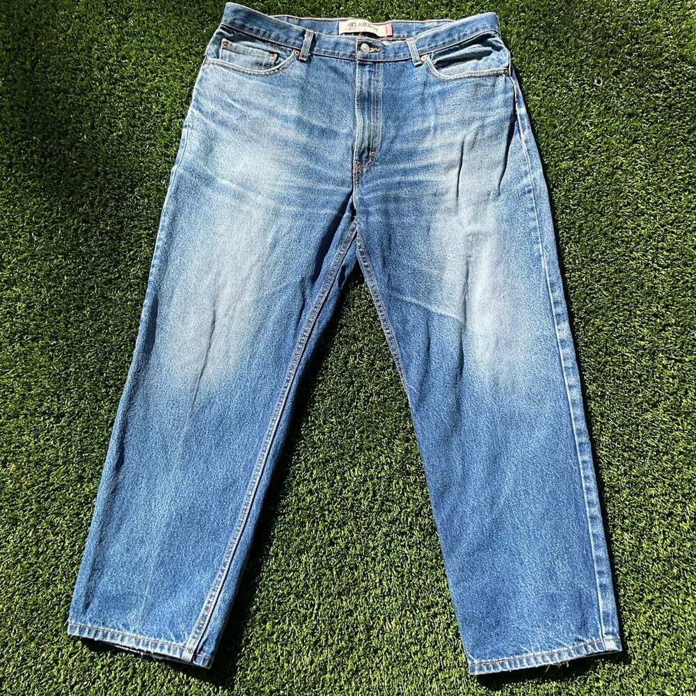 Y2K 2005 Levi's 550 Relaxed Fit Jeans Size 40x29 Light Wash Denim